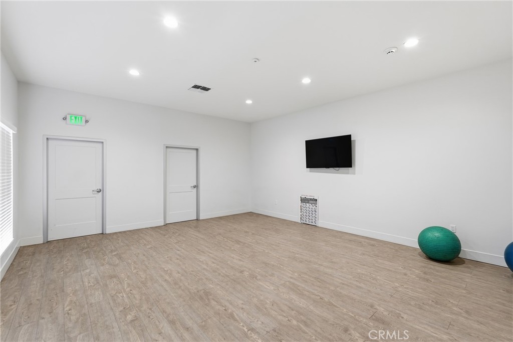 1456 E Philadelphia Street 275