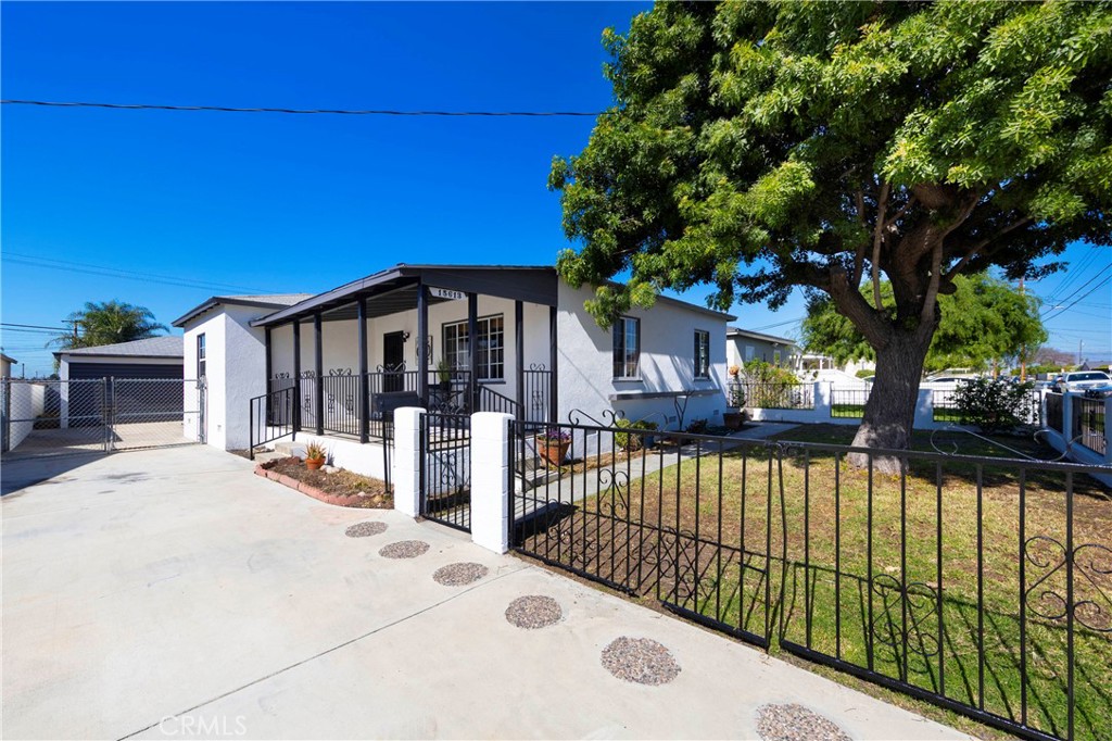 15613 Thornlake Avenue