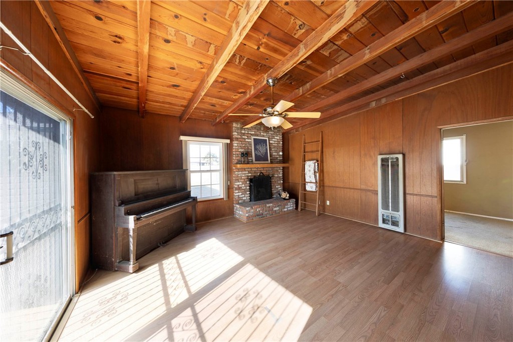 15613 Thornlake Avenue