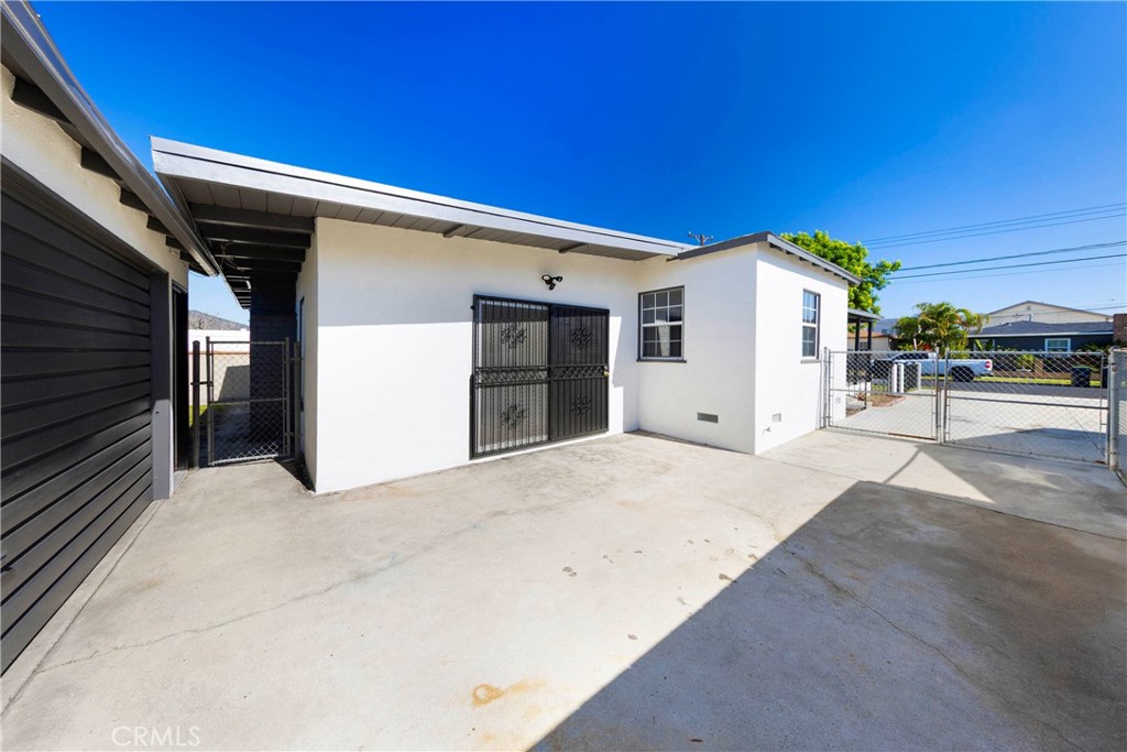 15613 Thornlake Avenue