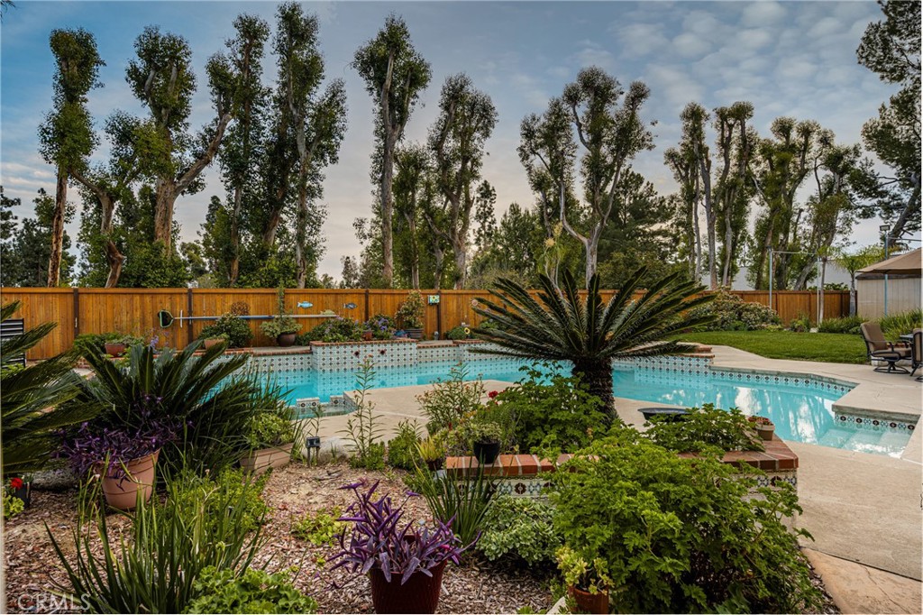 4681 Avenida De Las Estrellas