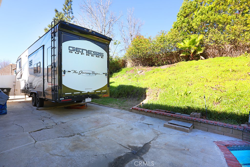 5690 Avenida Barcelona