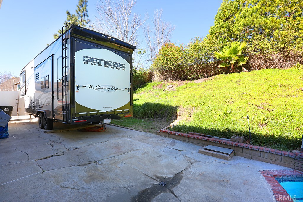 5690 Avenida Barcelona