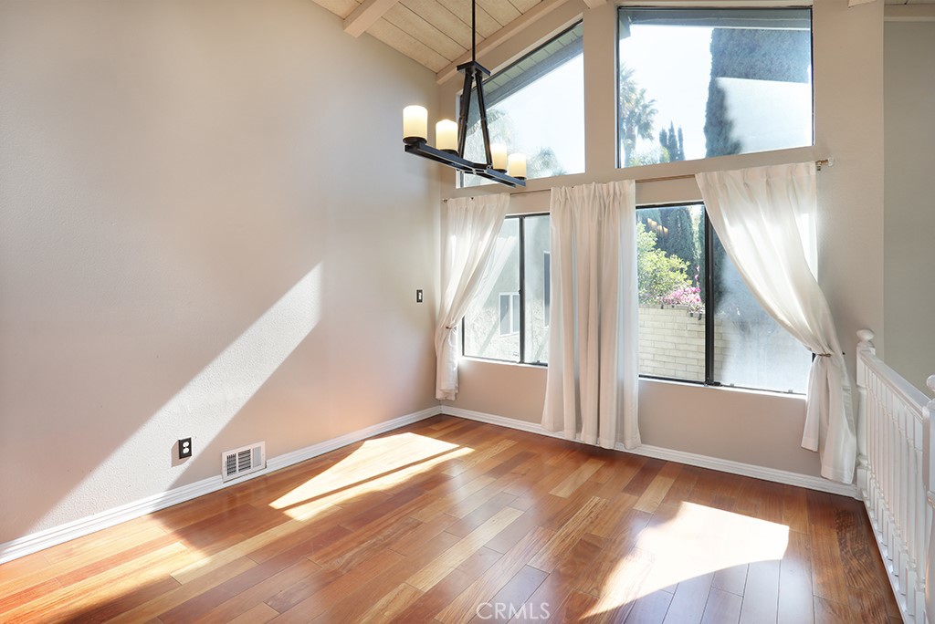 5690 Avenida Barcelona