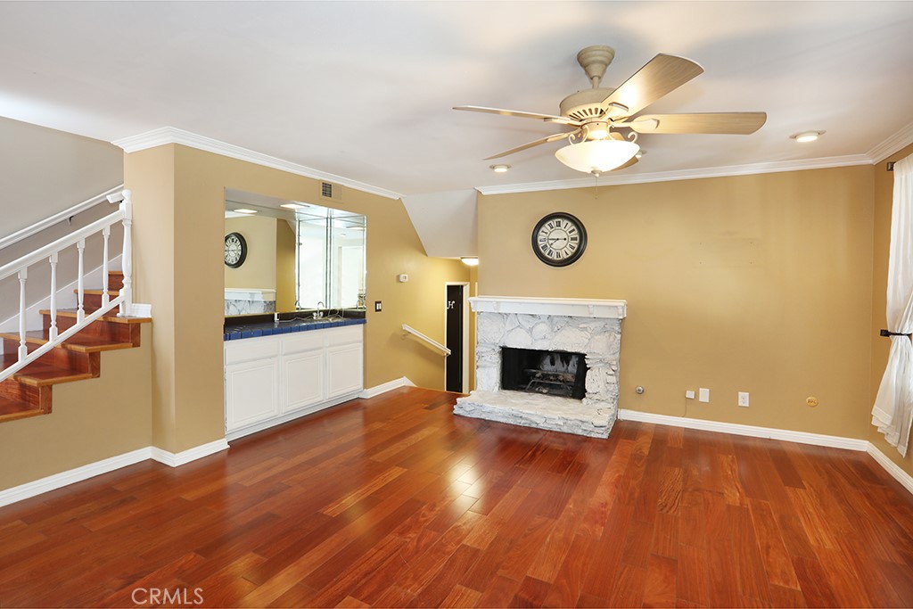 5690 Avenida Barcelona