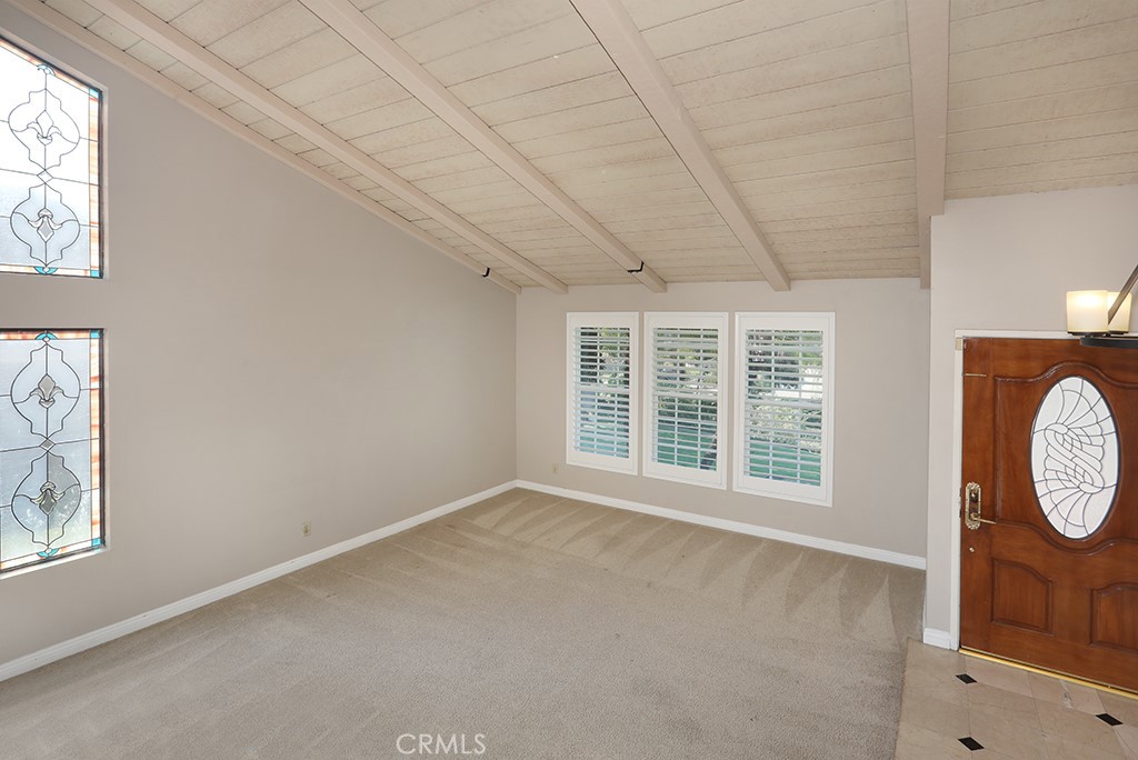 5690 Avenida Barcelona