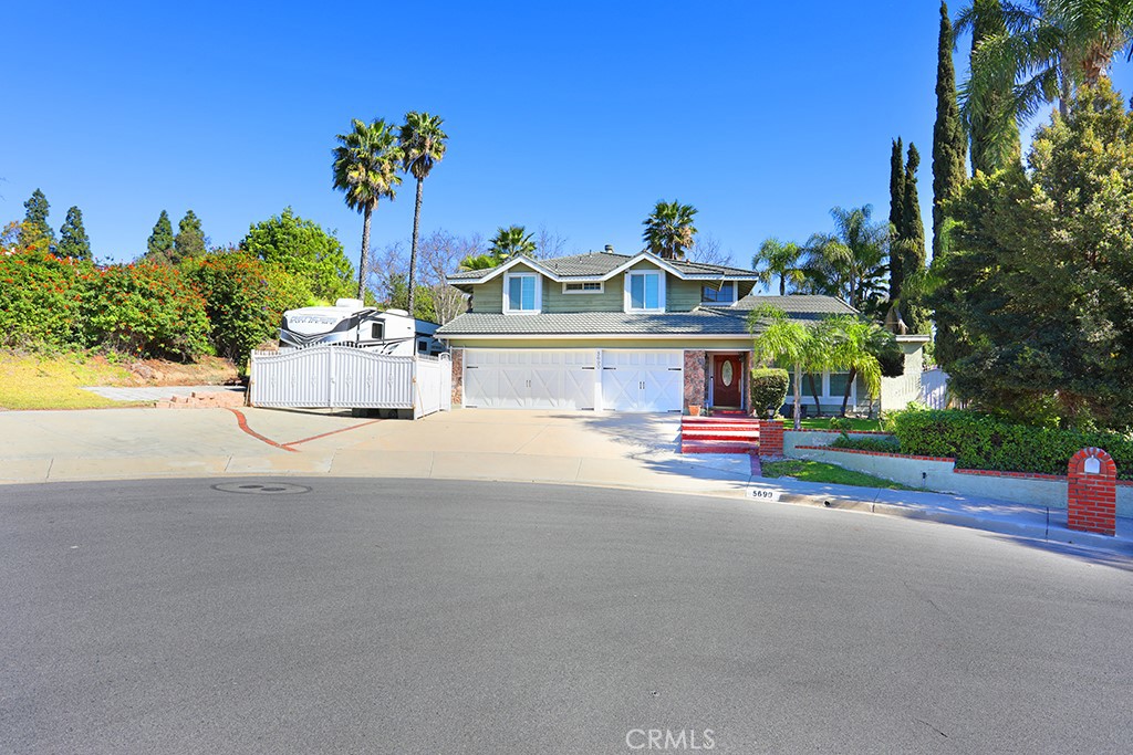 5690 Avenida Barcelona