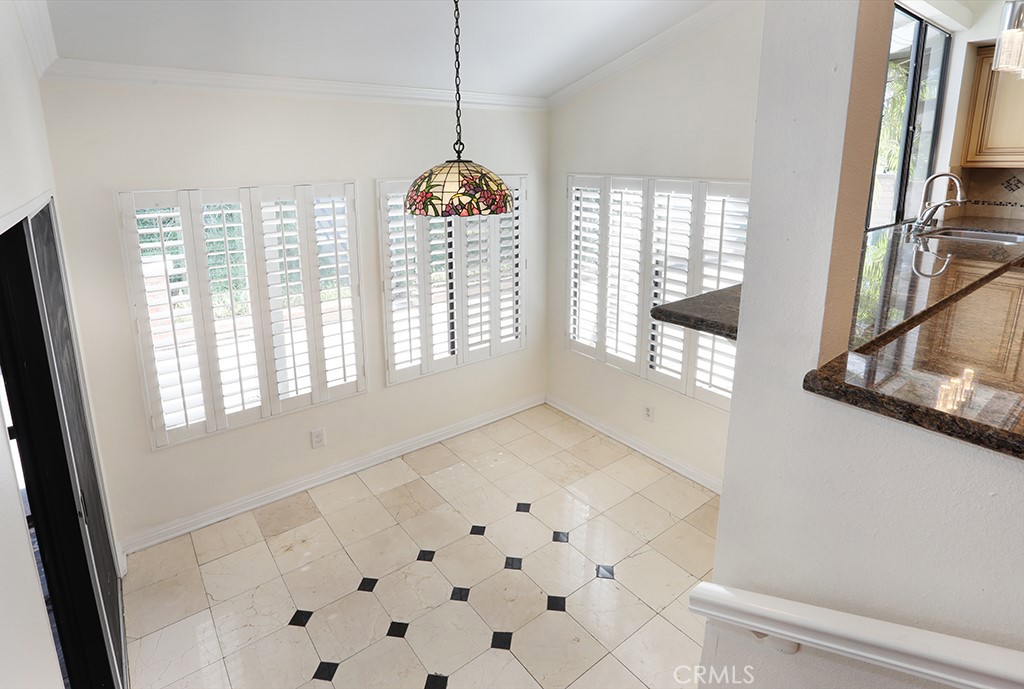 5690 Avenida Barcelona