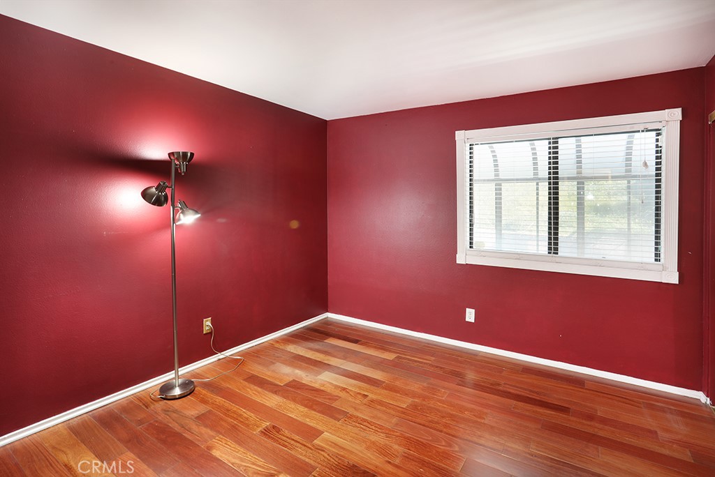 5690 Avenida Barcelona