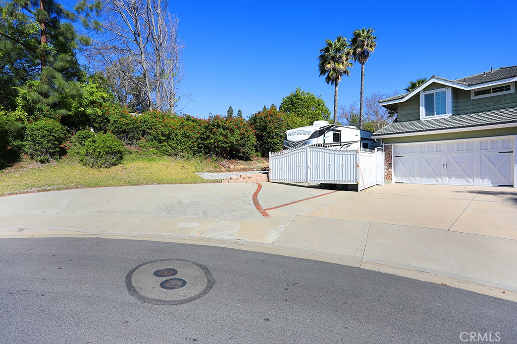 5690 Avenida Barcelona