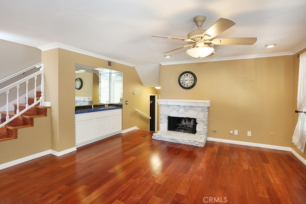 5690 Avenida Barcelona