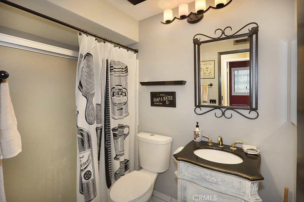 5690 Avenida Barcelona