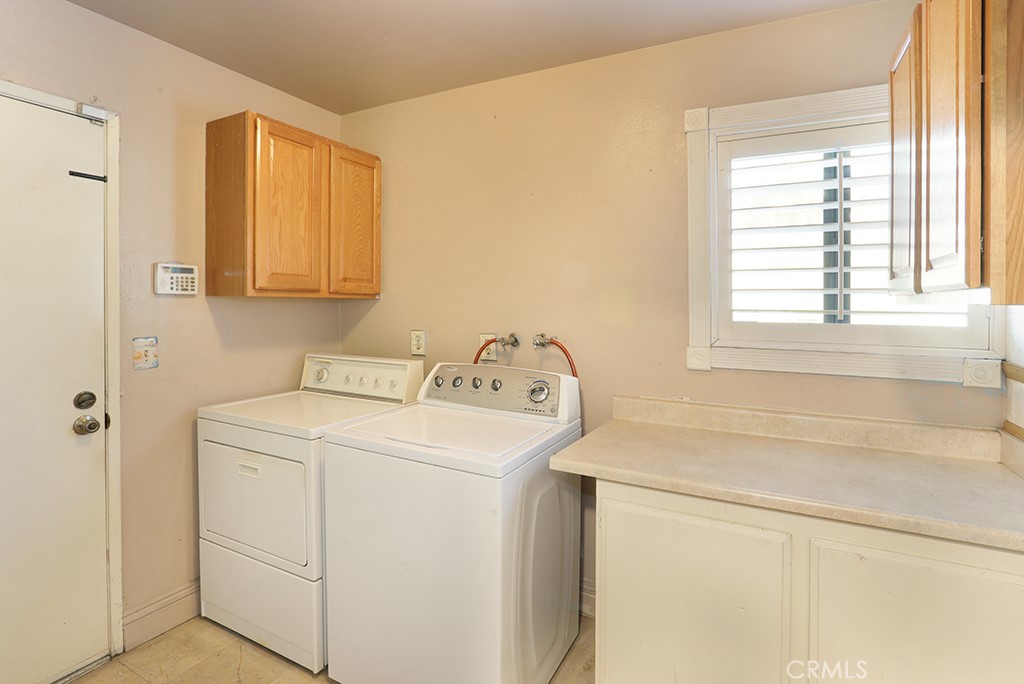 5690 Avenida Barcelona