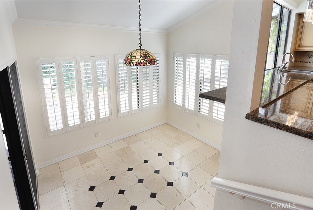 5690 Avenida Barcelona