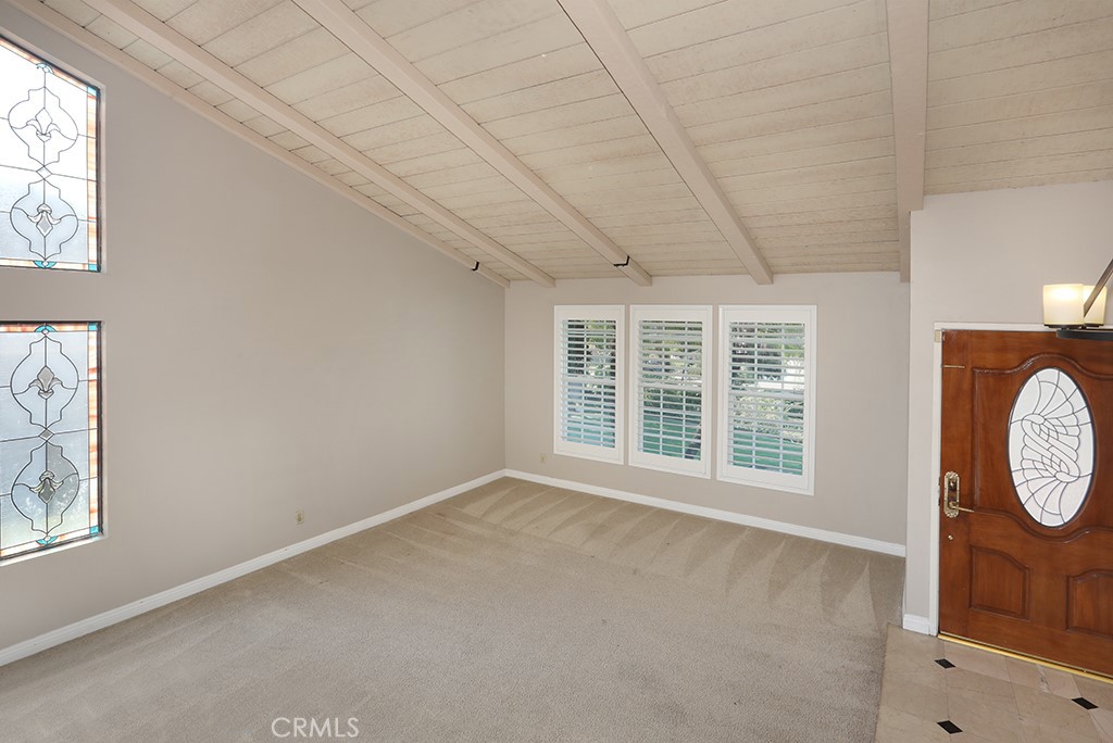 5690 Avenida Barcelona