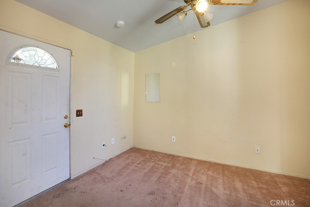 5690 Avenida Barcelona