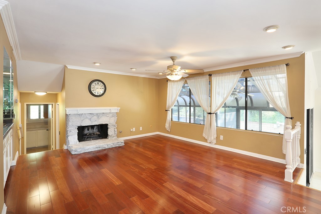 5690 Avenida Barcelona