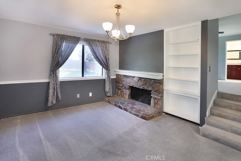 5690 Avenida Barcelona