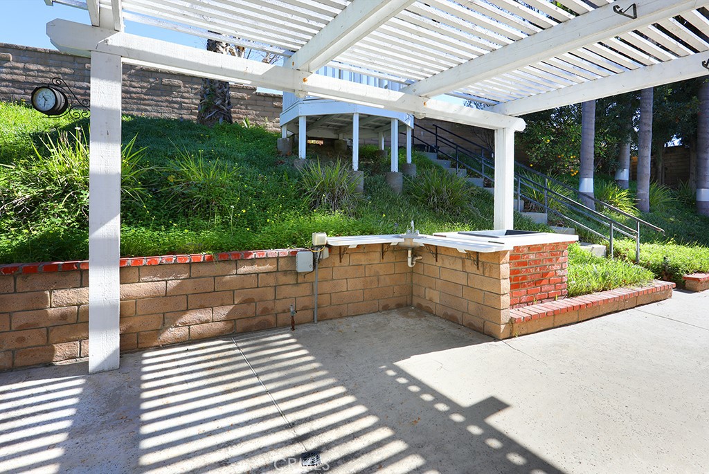 5690 Avenida Barcelona