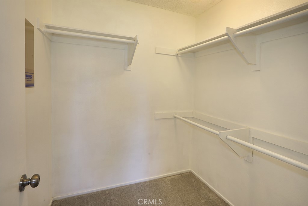 5690 Avenida Barcelona