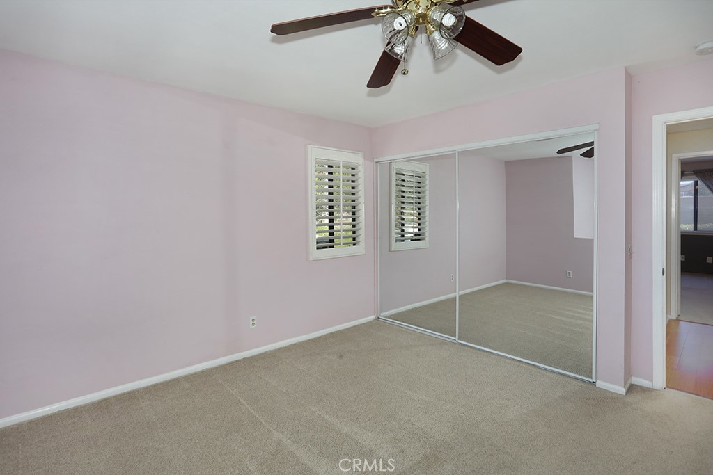 5690 Avenida Barcelona