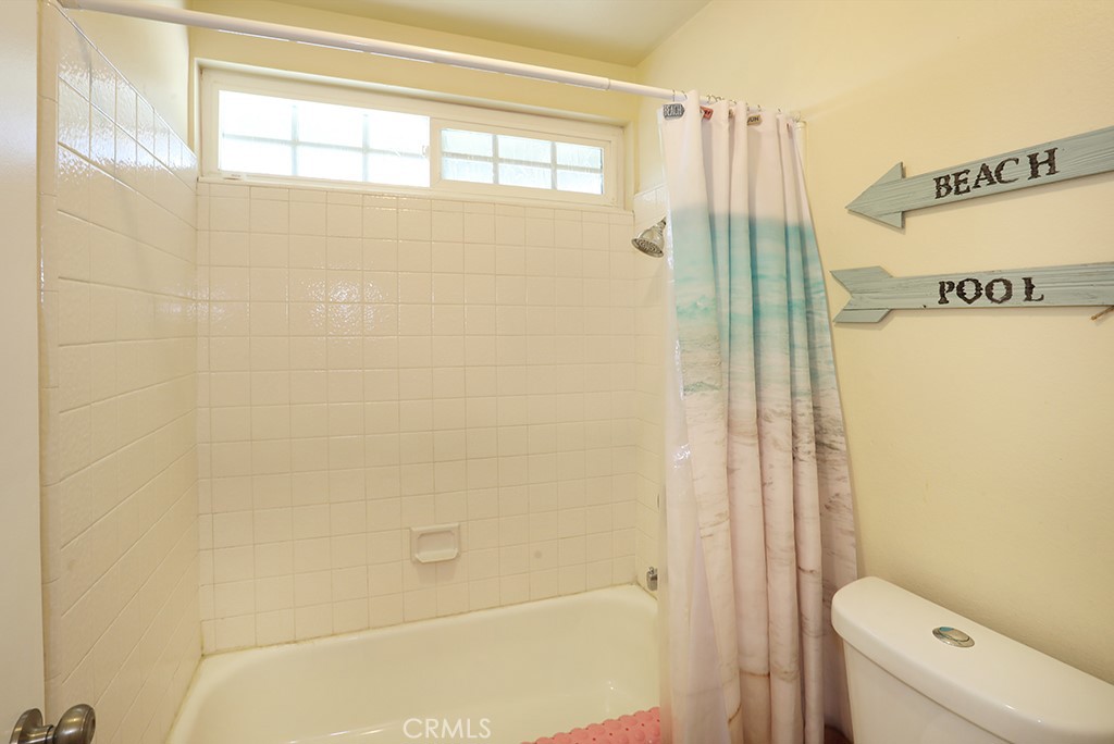 5690 Avenida Barcelona