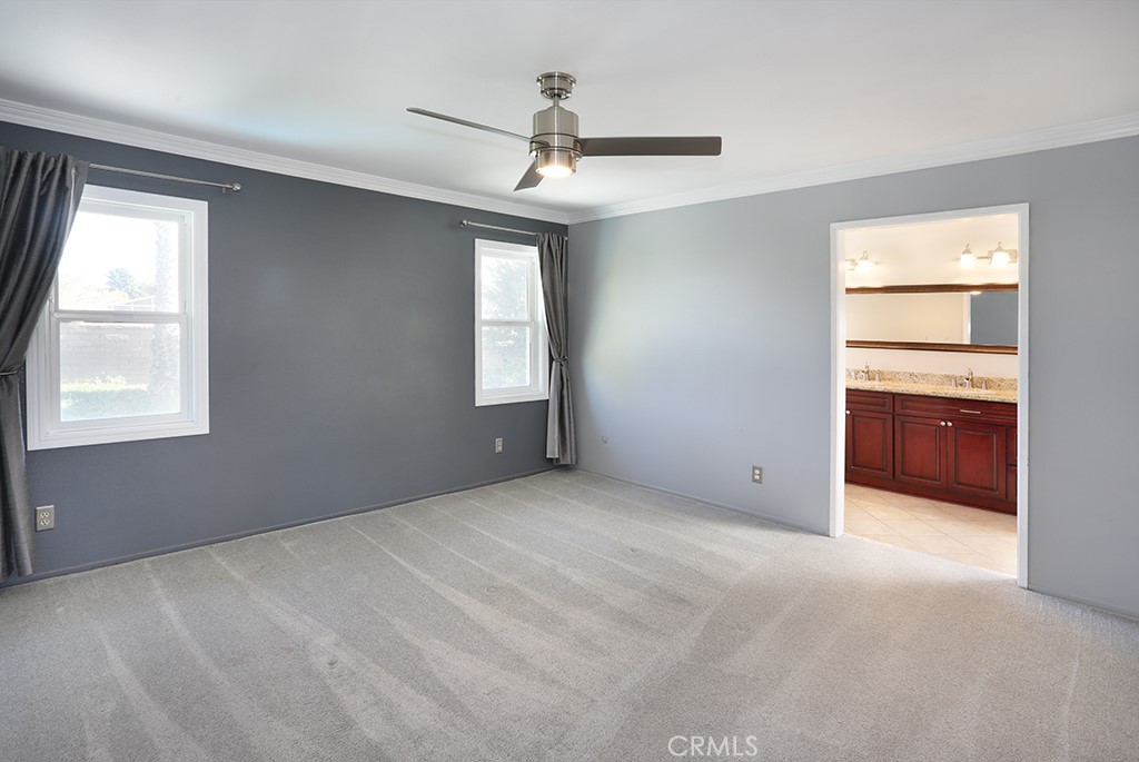 5690 Avenida Barcelona