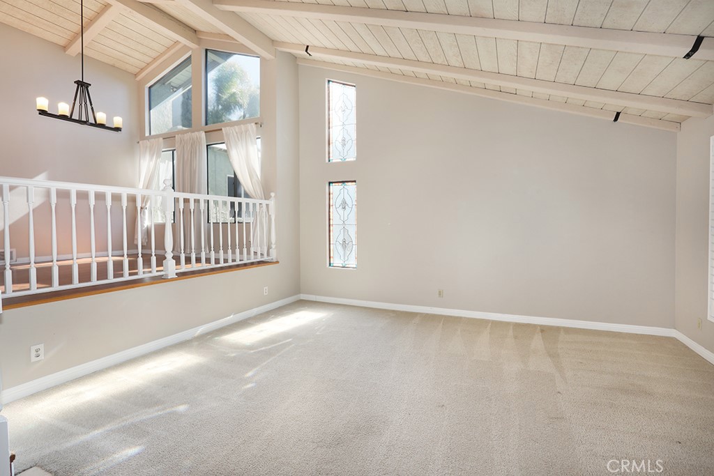 5690 Avenida Barcelona