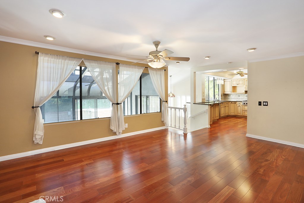 5690 Avenida Barcelona