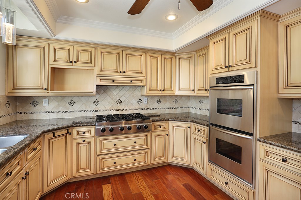 5690 Avenida Barcelona