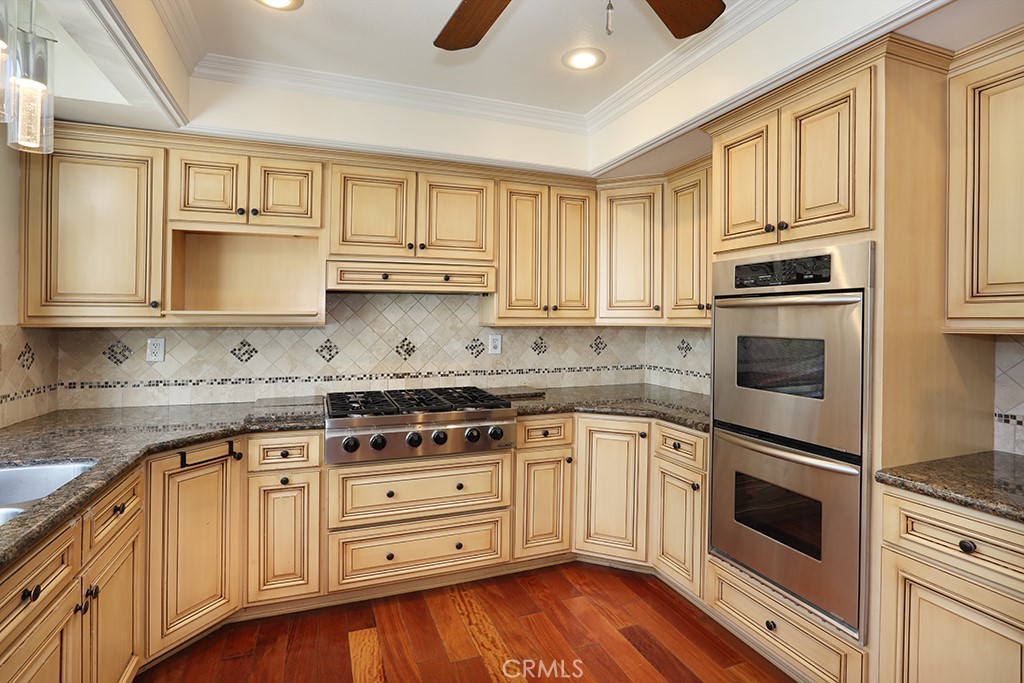 5690 Avenida Barcelona