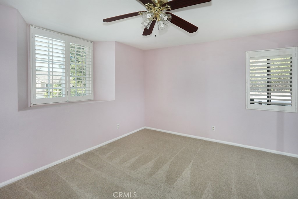 5690 Avenida Barcelona