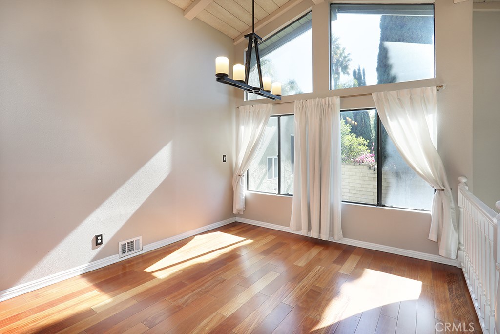 5690 Avenida Barcelona