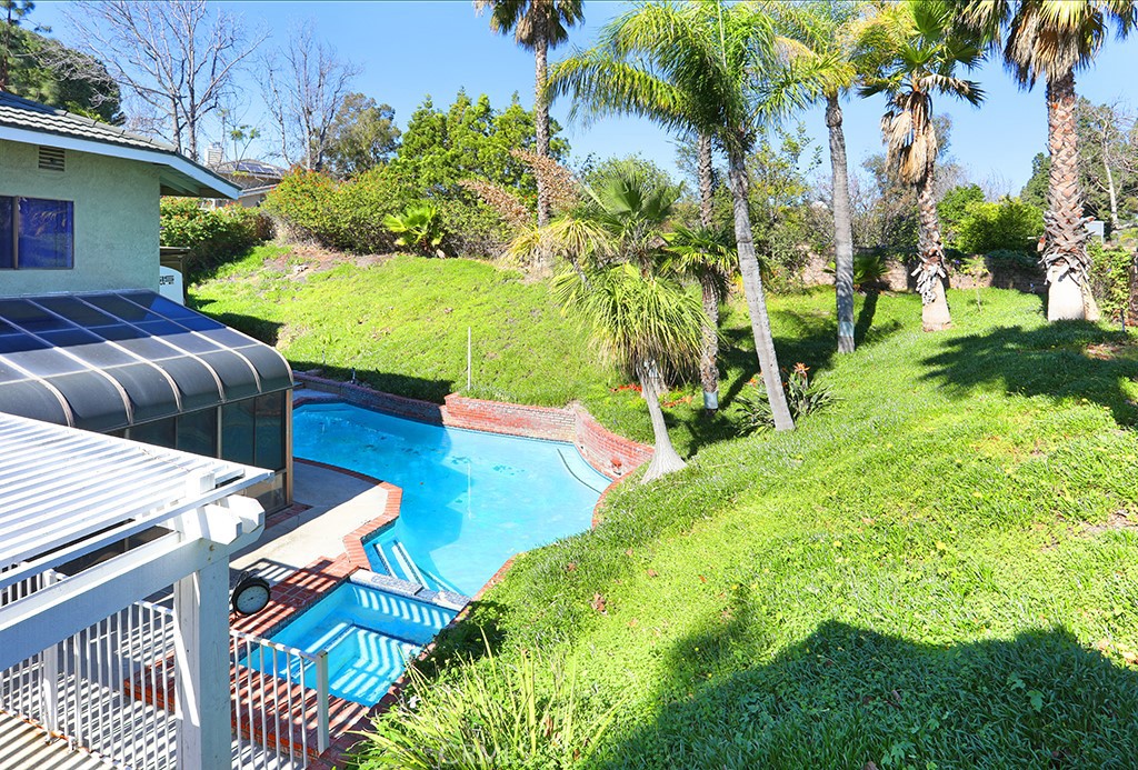 5690 Avenida Barcelona