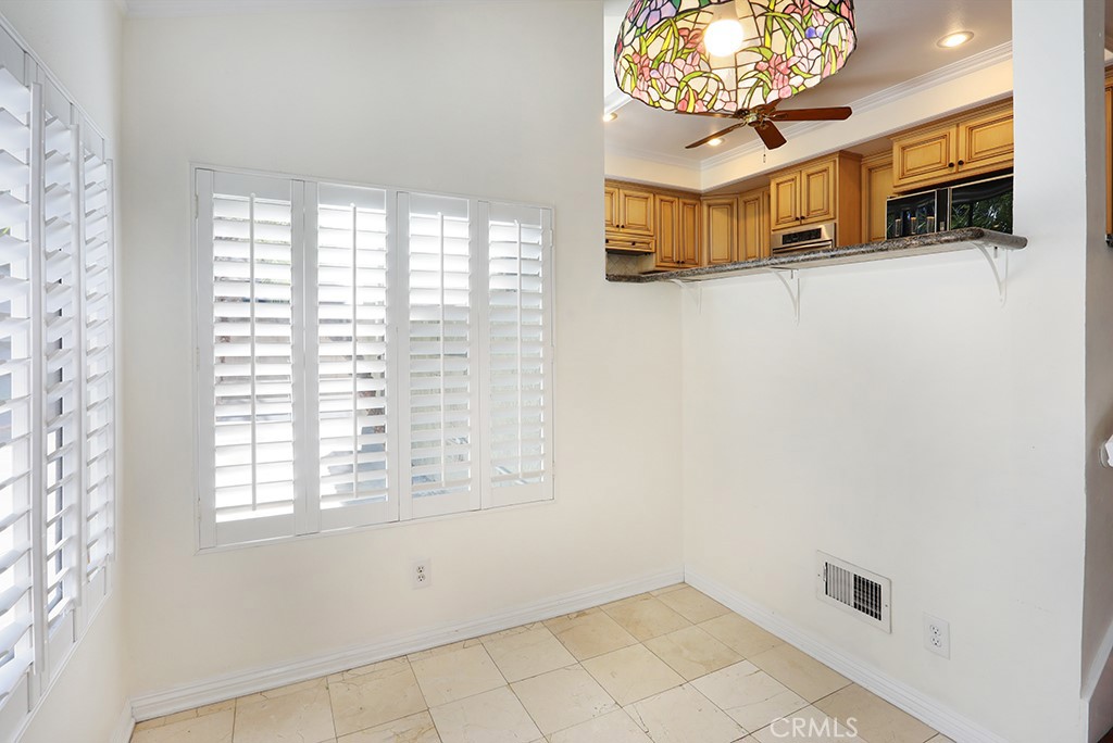 5690 Avenida Barcelona