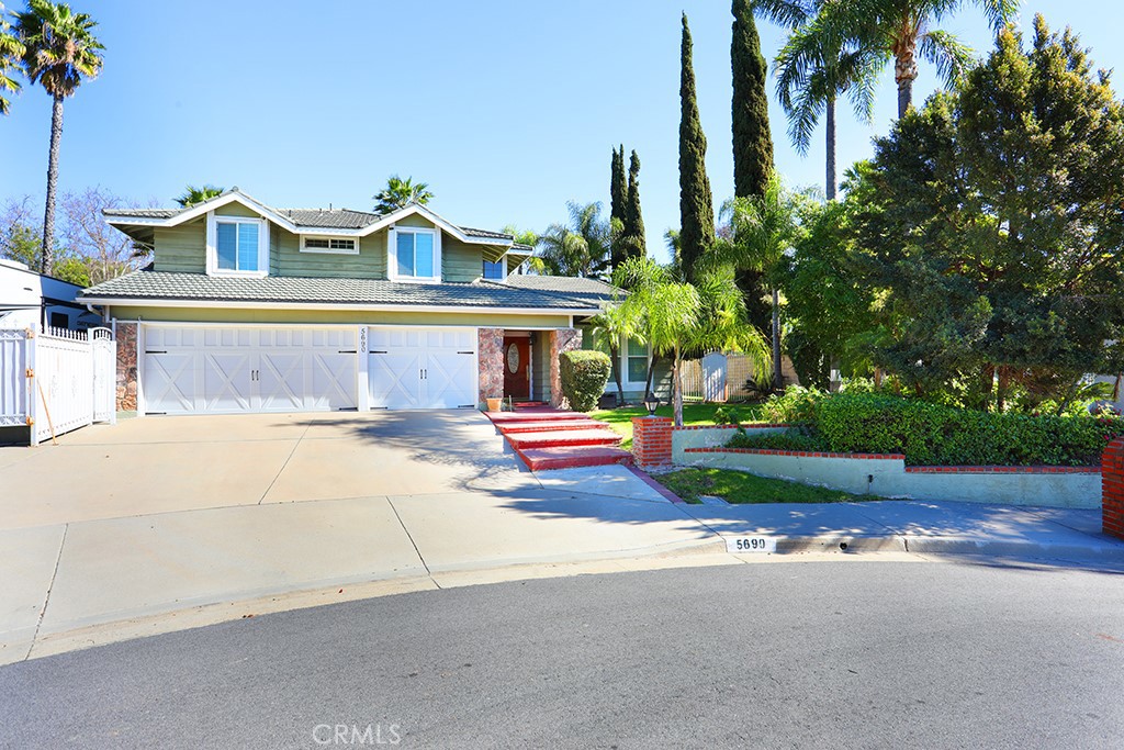 5690 Avenida Barcelona