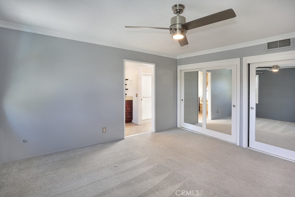 5690 Avenida Barcelona