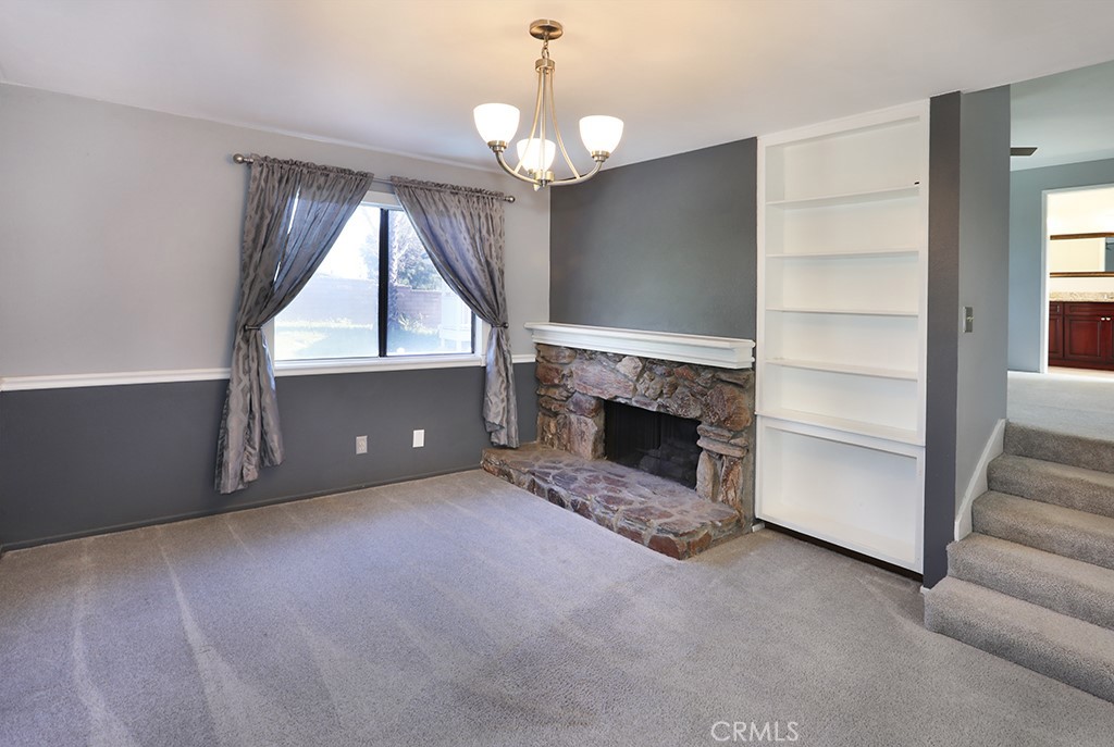 5690 Avenida Barcelona