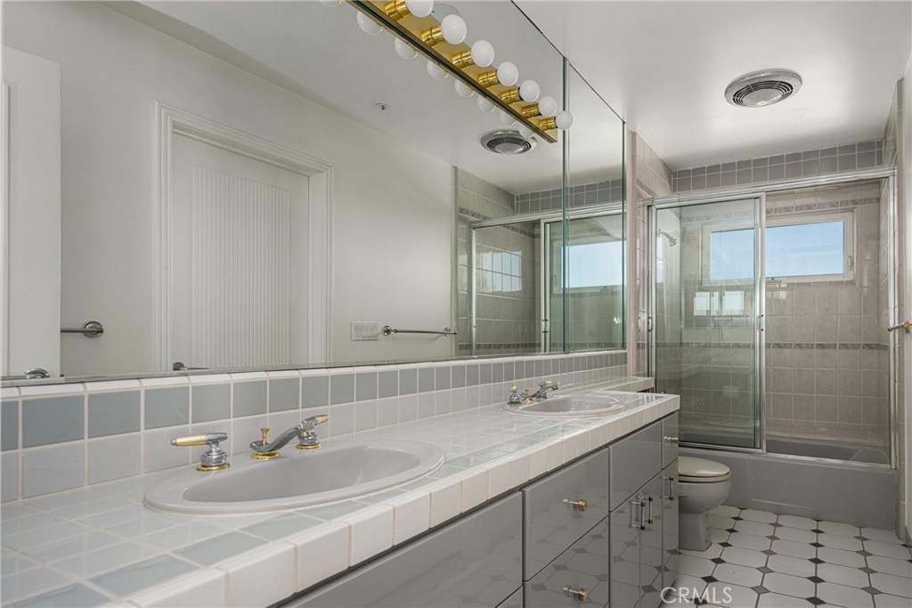 2820 Shadow Canyon Drive