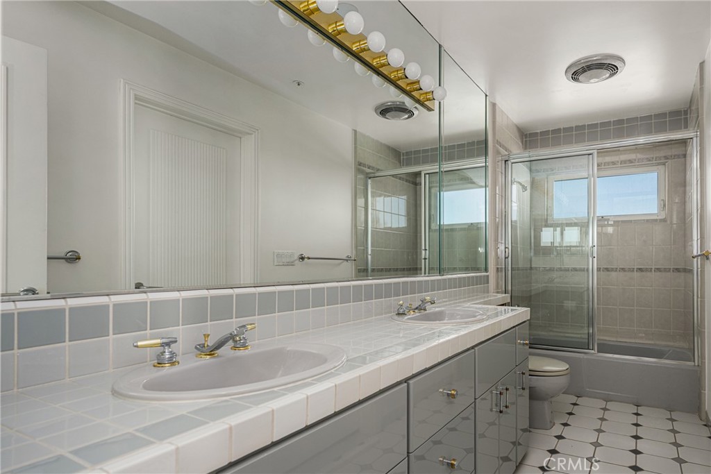 2820 Shadow Canyon Drive