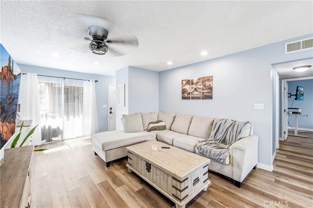 21522 Belshire
