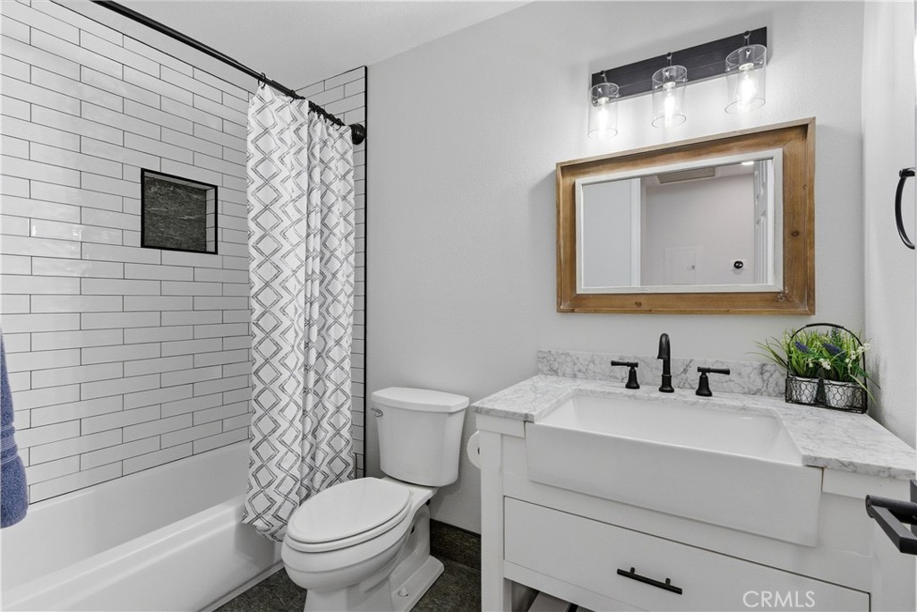 8070 E Oak Ridge Circle