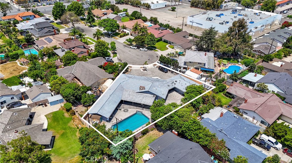 2550 W Rowland Avenue