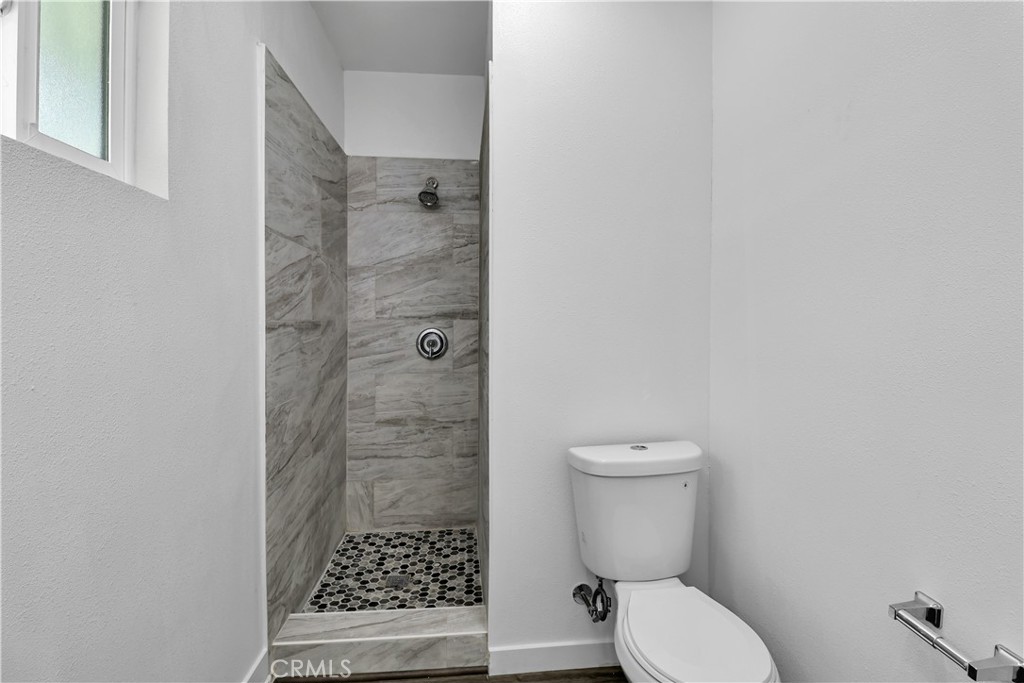 2550 W Rowland Avenue