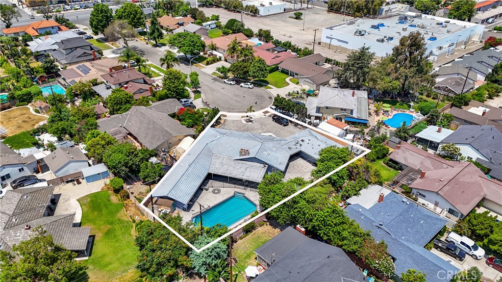 2550 W Rowland Avenue