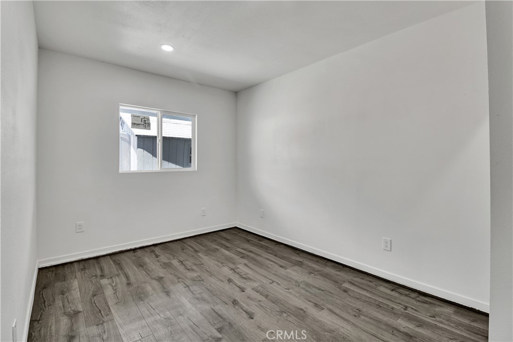 2550 W Rowland Avenue
