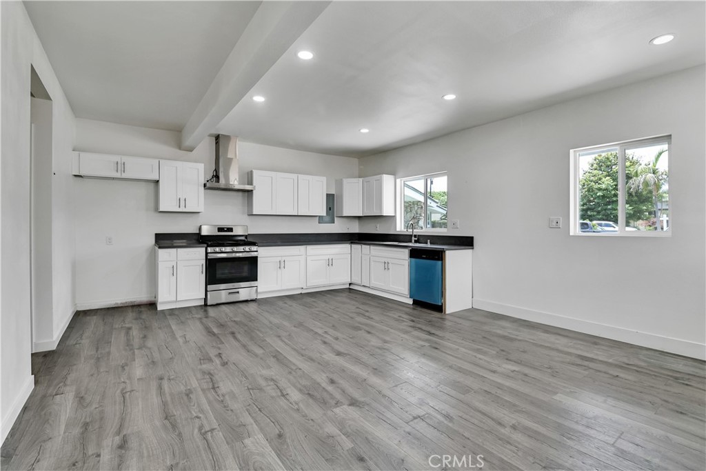 2550 W Rowland Avenue