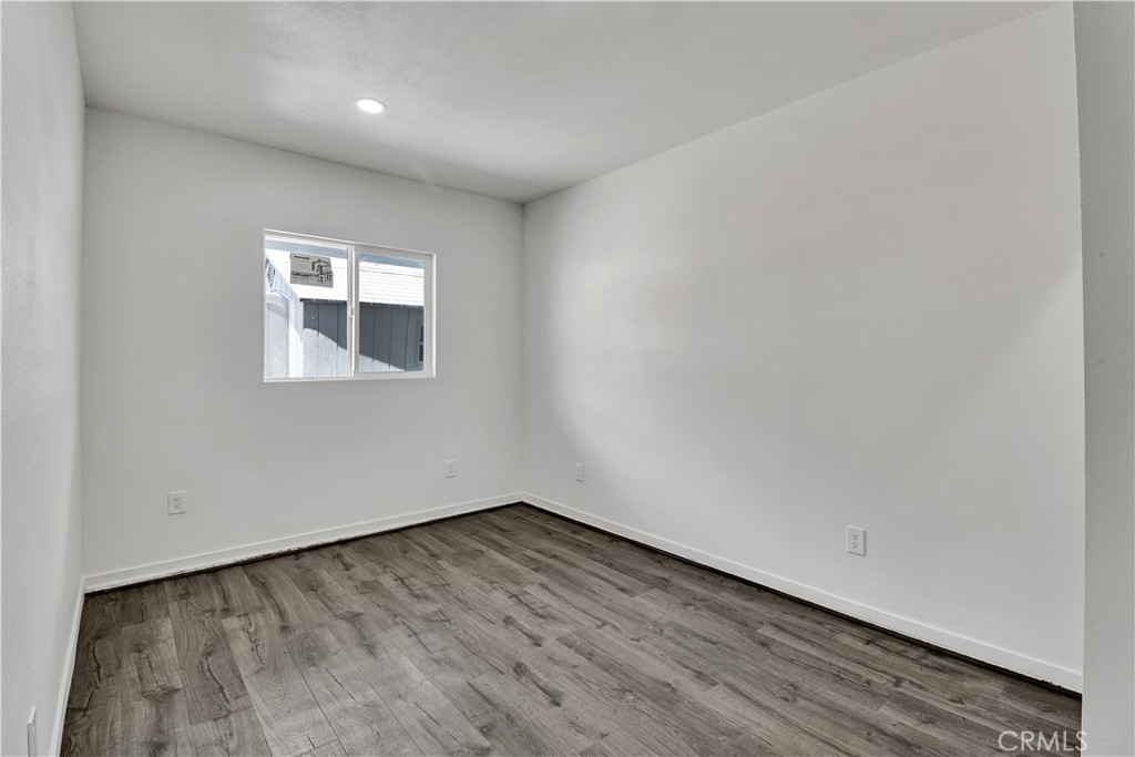 2550 W Rowland Avenue