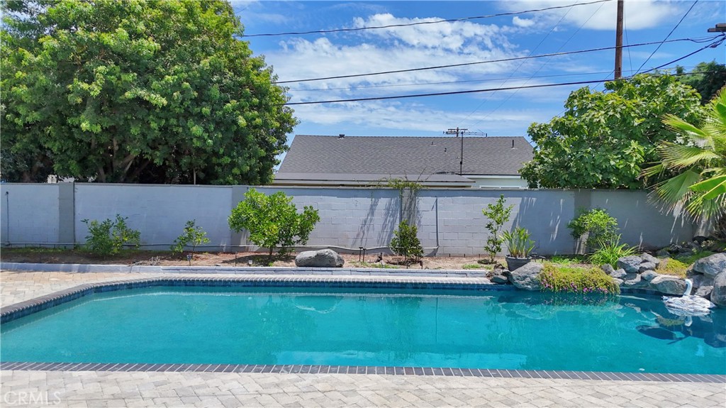 2550 W Rowland Avenue