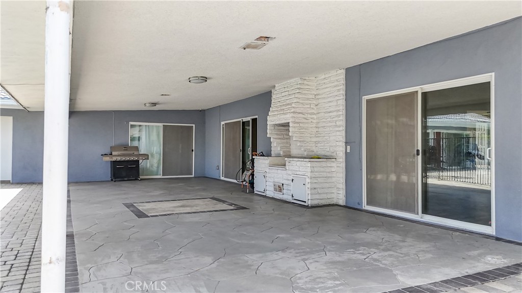 2550 W Rowland Avenue